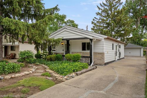 7536 Arcola St, Westland, MI, 48185-2602 | Card Image