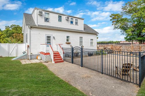 94 Richard Ave, Islip Terrace, NY, 11752-2817 | Card Image