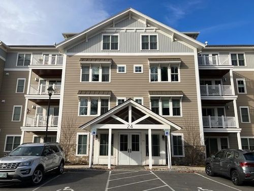 unit-305-24 Willey Creek Rd, Exeter, NH, 03833-8813 | Card Image