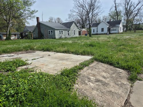 828 Elder St, Eldorado, IL, 62930-1334 | Card Image