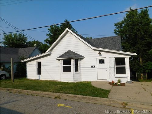 306 S Posey St, Salem, IN, 47167-1334 | Card Image