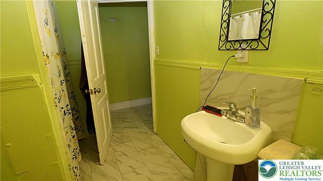 740 W Cedar St, Townhouse with 5 bedrooms, 2 bathrooms and null parking in Allentown PA | Image 14