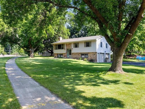 13103 Parkwood Dr, Burnsville, MN, 55337-3918 | Card Image