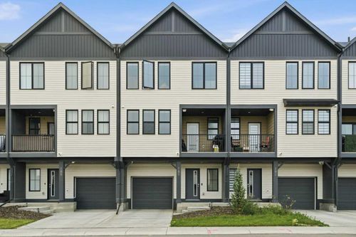 105 S Point Manor Sw, Townhouse with 2 bedrooms, 3 bathrooms and 2 parking in Airdrie AB | Card Image