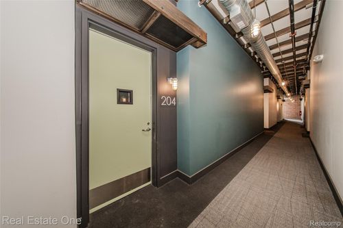 unit-204-211 9 Mile Rd, Ferndale, MI, 48220-1967 | Card Image