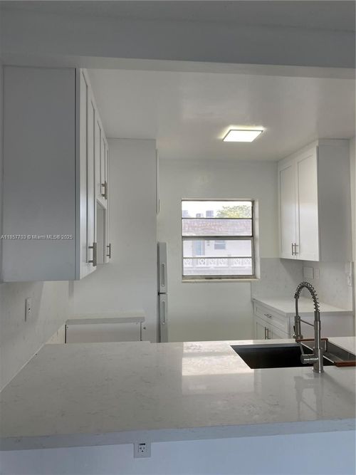 apt-305-5181 W Oakland Park Blvd, Lauderdale Lakes, FL, 33313-1547 | Card Image