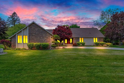 836 Boutell Dr, Grand Blanc, MI, 48439-1943 | Card Image