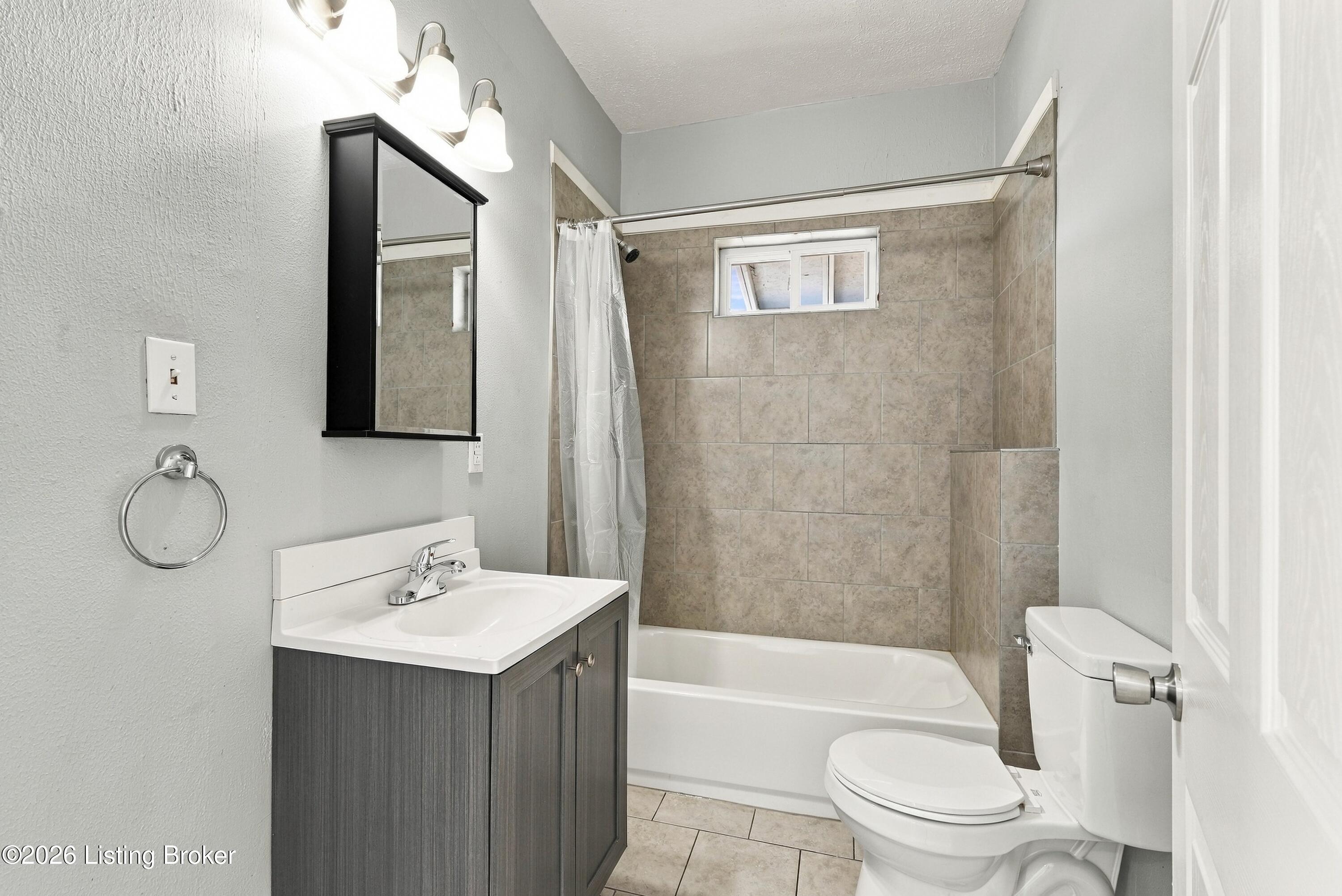 Residential Lease in Louisville 4