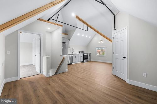 4-320 W King St, EAST BERLIN, PA, 17316-9668 | Card Image