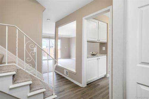 930 Broadacre Ave, Clawson, MI, 48017-1433 | Card Image