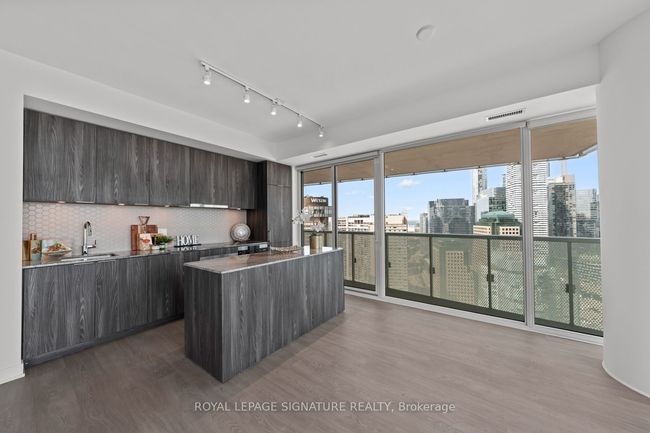 3305 - 15 Queens Quay E, Condo with 3 bedrooms, 2 bathrooms and 1 parking in Toronto ON | Image 33