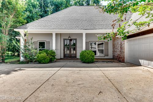 495 Madison Oaks Dr, Madison, MS, 39110-6800 | Card Image
