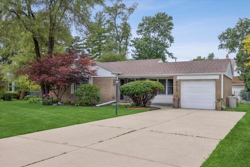 4812 Wolf Rd, Western Springs, IL, 60558-1735 | Card Image