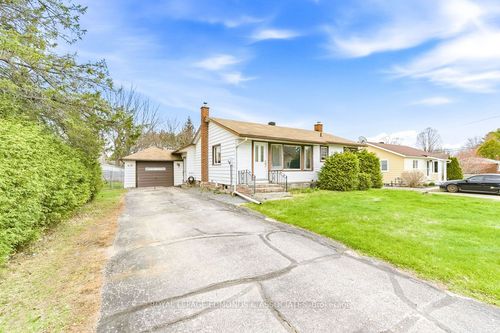 1211 Zadow St, Pembroke, ON, K8A0K3 | Card Image