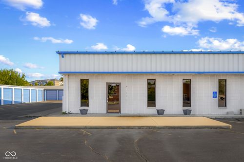 3537 W Two Mile House Rd, Columbus, IN, 47201-9242 | Card Image