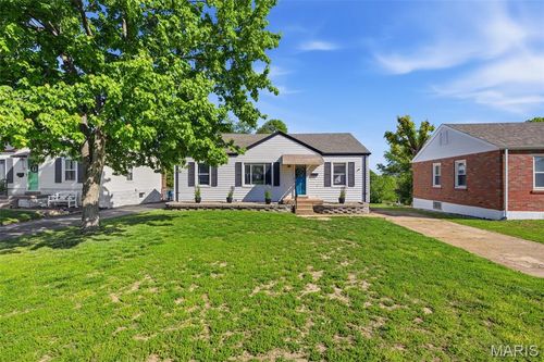 9233 Southview Ln, Saint Louis, MO, 63123-6441 | Card Image