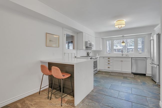 11 Vernar Dr, House other with 4 bedrooms, 3 bathrooms and 6 parking in Midhurst ON | Image 11