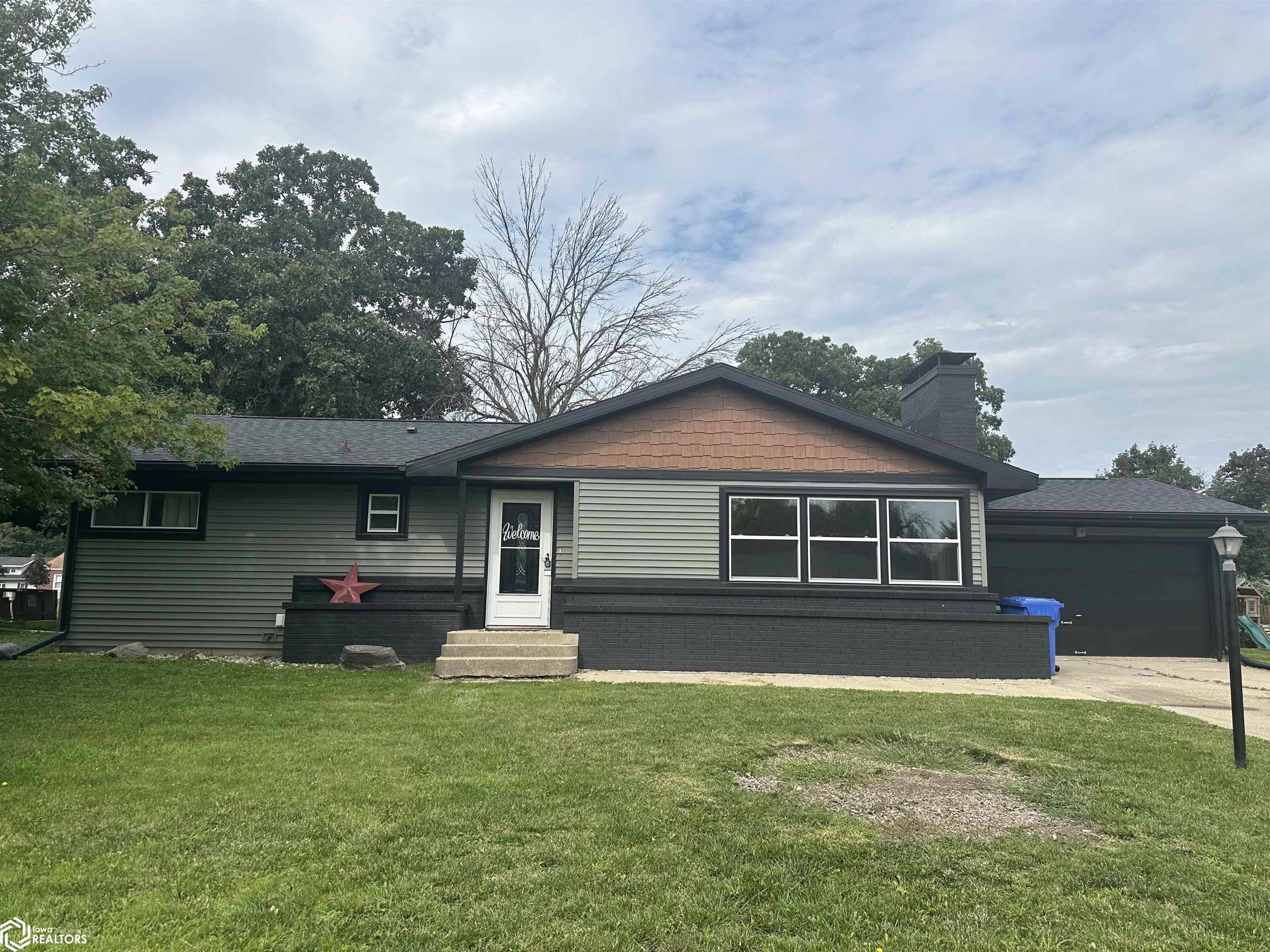 Locust St, Jefferson, IA 50129