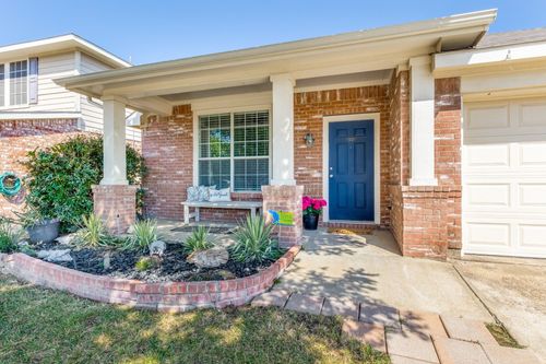 9217 Oldwest Trl, Fort Worth, TX, 76131-3115 | Card Image