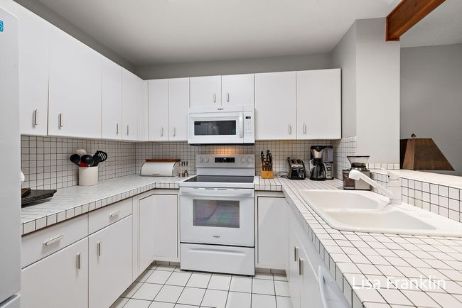 Main floor Kitchen | Image 24