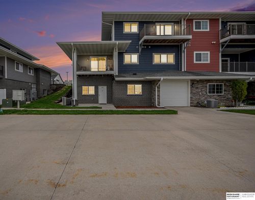 5928 N 158th Plaza Cir, Omaha, NE, 68116 | Card Image