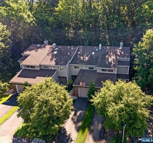 31 Lockley Ct, Wayne, NJ, 07470-2450 | Card Image