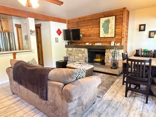 33-bear-paw-725 Granlibakken Rd, Tahoe City, CA, 96145-2370 | Card Image