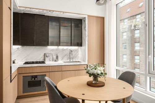 26e-135 E 47th Street, New York City, NY, 10017 | Card Image