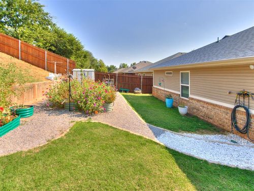 2000 Bradford Circle, Newcastle, OK, 73065 | Card Image