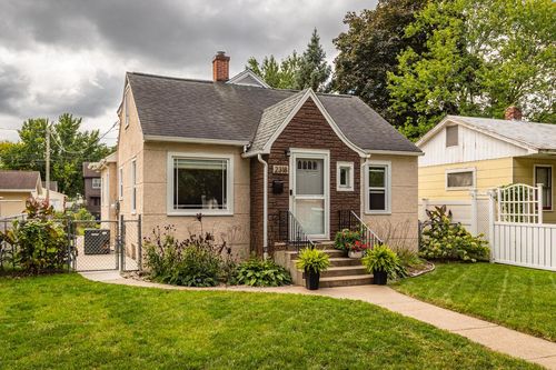 2318 Ferry Street, La Crosse, WI, 54601 | Card Image