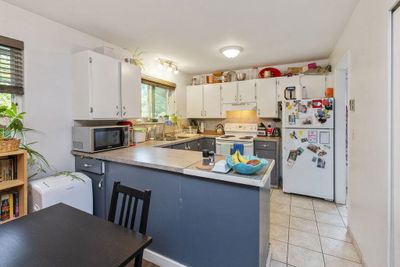 5711 Trail Ave, House other with 3 bedrooms, 2 bathrooms and 2 parking in Sechelt BC | Image 2