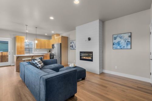 63262 Nw Ski Ln, Bend, OR, 97703-9500 | Card Image
