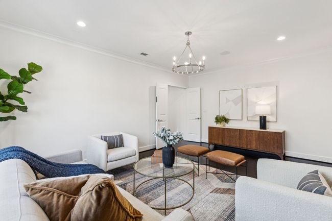 Upstairs living area | Image 19