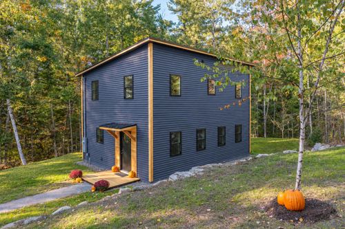 273 Old Augusta Rd, Waldoboro, ME, 04572-5503 | Card Image