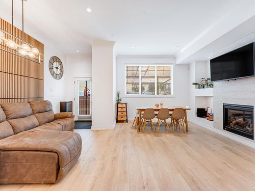 {{alt}} | Card Image