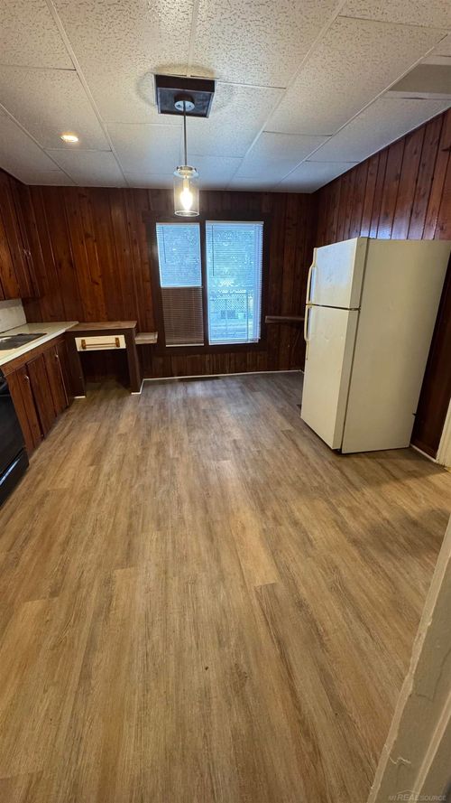 59 E Burdick St, Oxford, MI, 48371-4926 | Card Image