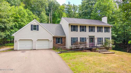 42 Drumheller Ln, Nescopeck, PA, 18635-2356 | Card Image