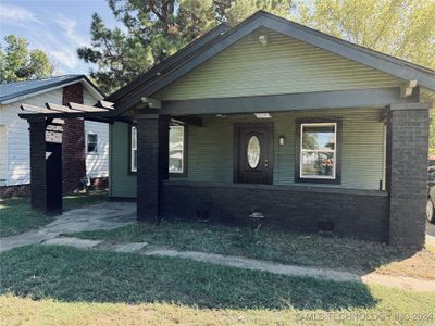 1502 E 6th Street, House other with 3 bedrooms, 2 bathrooms and null parking in Okmulgee OK | Image 2