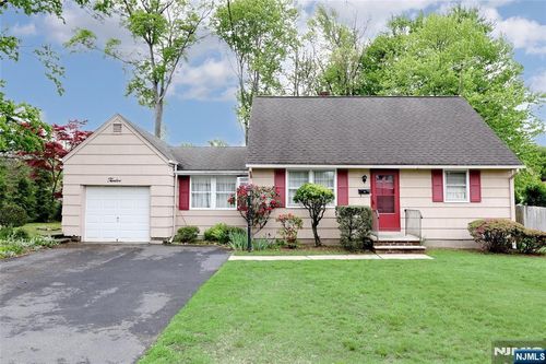 12 Beverly Ln, Waldwick, NJ, 07463-1202 | Card Image