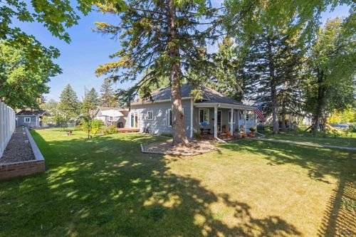 1417 Pine St, Sturgis, SD, 57785-1916 | Card Image