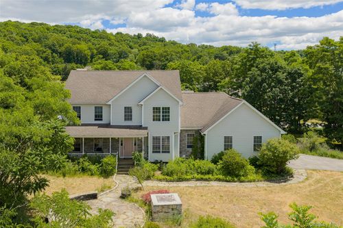 31 Hartstone Dr, Poughkeepsie, NY, 12603-6234 | Card Image