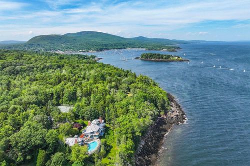 230 Bay View St, Camden, ME, 04843-2200 | Card Image