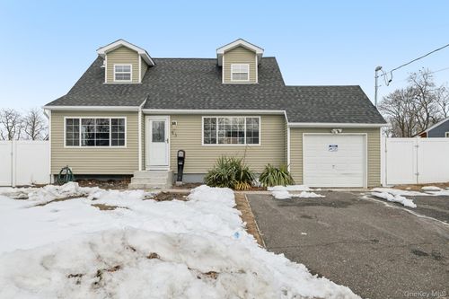 53 Hickory St, Central Islip, NY, 11722-4735 | Card Image