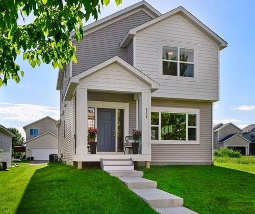 2908 Mark Twain Dr, Chaska, MN, 55318-1752 | Card Image