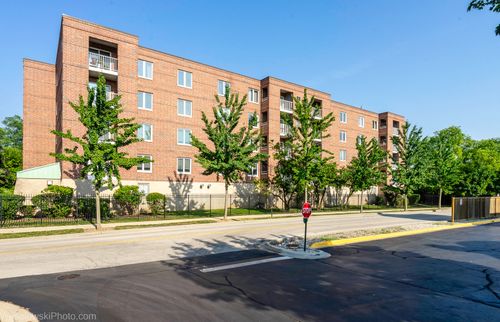 unit-402-6211 Lincoln Ave, Morton Grove, IL, 60053-2863 | Card Image