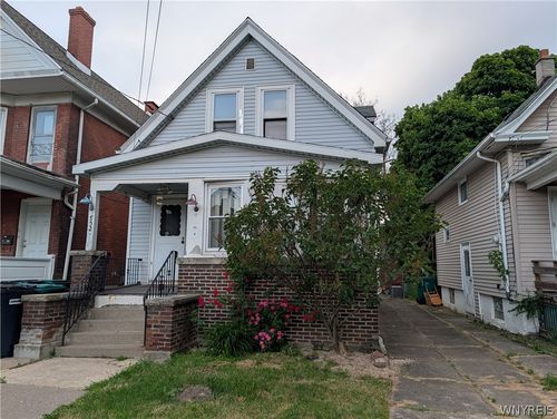 752 Spruce Ave, Niagara Falls, NY, 14301-1126 | Card Image