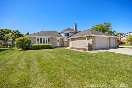 20W481 Cobb Dr, Downers Grove, IL, 60516-5180 | Card Image