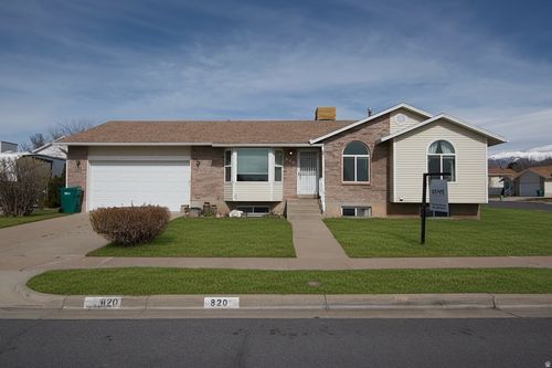 820 W 2350 N, Layton, UT, 84041-4700 | Card Image