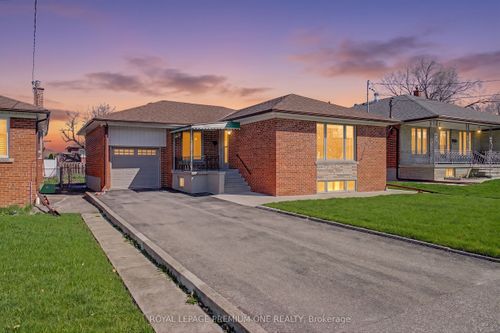 76 Tavistock Rd, North York, ON, M3M2N9 | Card Image