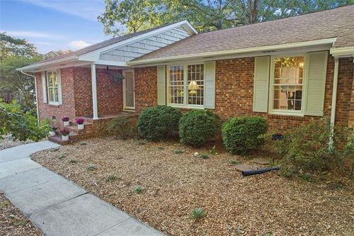 102 Cottonwood Dr, Jamestown, NC, 27282-9452 | Card Image